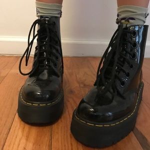 molly black patent lamper